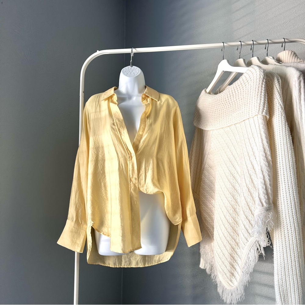 βοΈsoldβοΈOversized Light Yellow Button Down Shirt - Picture 4 of 16